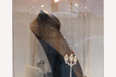 Globe-en-verre-VERAMY-pour-vitrine-FRED-place-Vendome