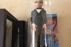 CLOCHE-EN-VERRE-POUR-FIGURINE-DE-COLLECTION