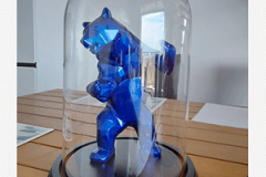 FIGURINE-ARTISTIQUE-SOUS-GLOBE