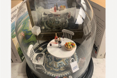 SCENE-DINTERIEUR-SOUS-GLOBE